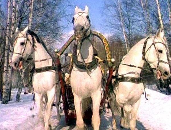 7. Какое слово пропущено в строчке из песни, которая звучала в фильме "Чародеи": "И уносят меня, и уносят меня в звенящую ...  даль три белых коня, эх, три белых коня - декабрь, январь, и февраль"?