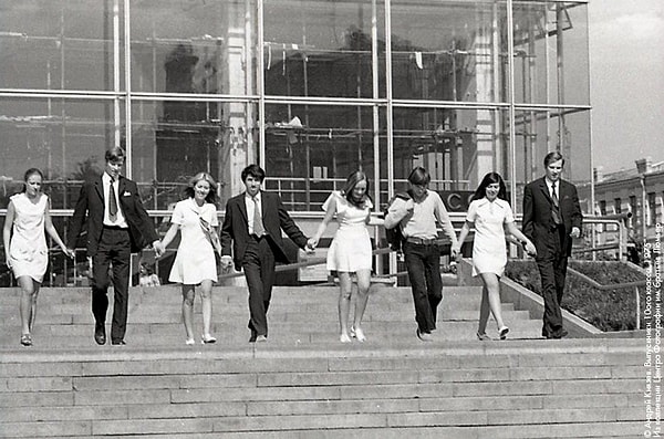 6. Какой год на этом фото?