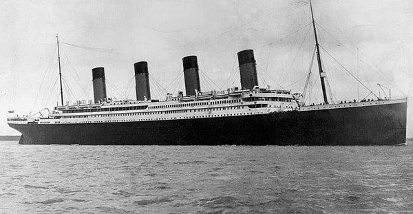 14. Titanic'in batmadan önceki bilinen son fotoğrafı.