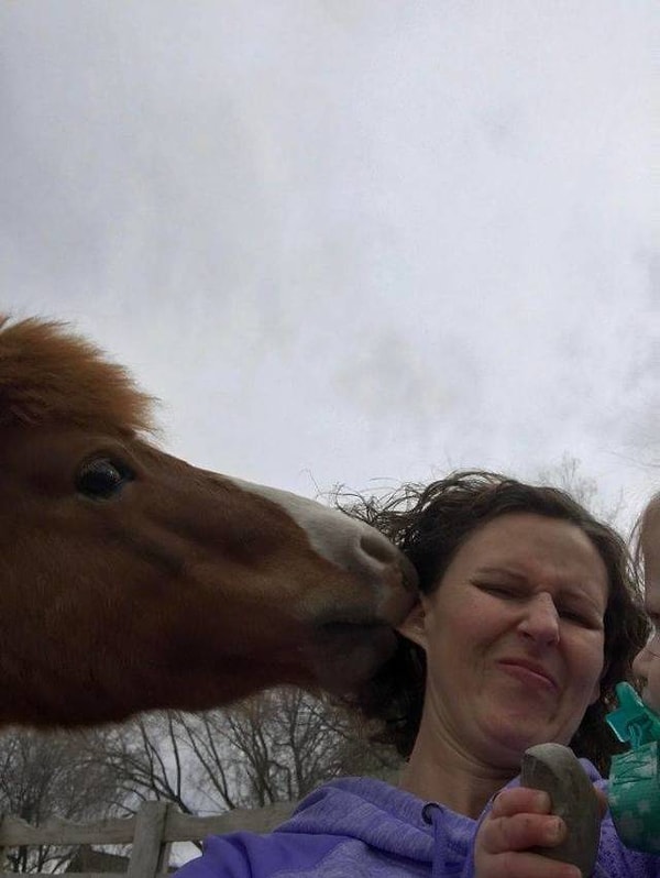 4. Сфоткалась с лошадкой называется...