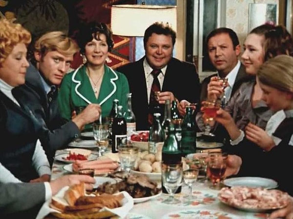 2. На застолье это считалось хорошим тоном...