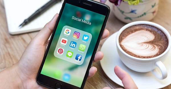 2. Почти все знаменитости есть в соцсетях. Какой из следующих вы пользуетесь чаще других?