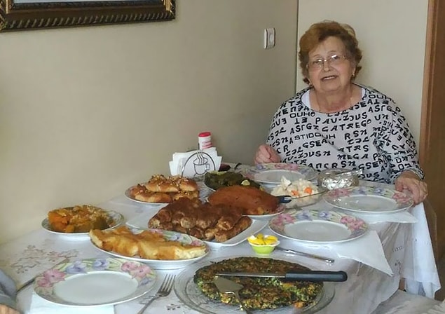 19. "Büyükannem misafirler için hazırladıklarını gösteriyor. Ambulansı aramadan tam 9 dakika önce."