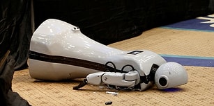 Konya'da Üretildi, 85 Bin Liraya Mâl Oldu: İnsansı Robot 'Mini Ada' Sahneden Düşerek Parçalandı