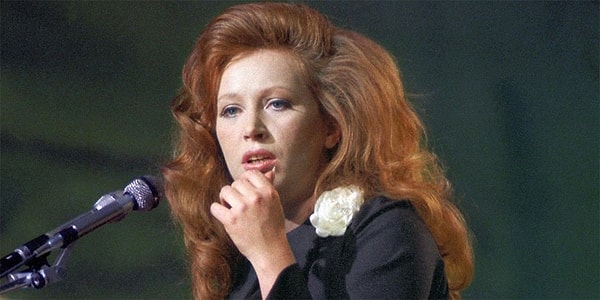 8. А как насчёт фильма об Алле Пугачёвой "Женщина, которая поёт"?