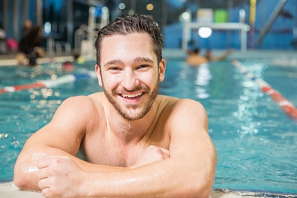 17. Чем он занимается, когда не работает?