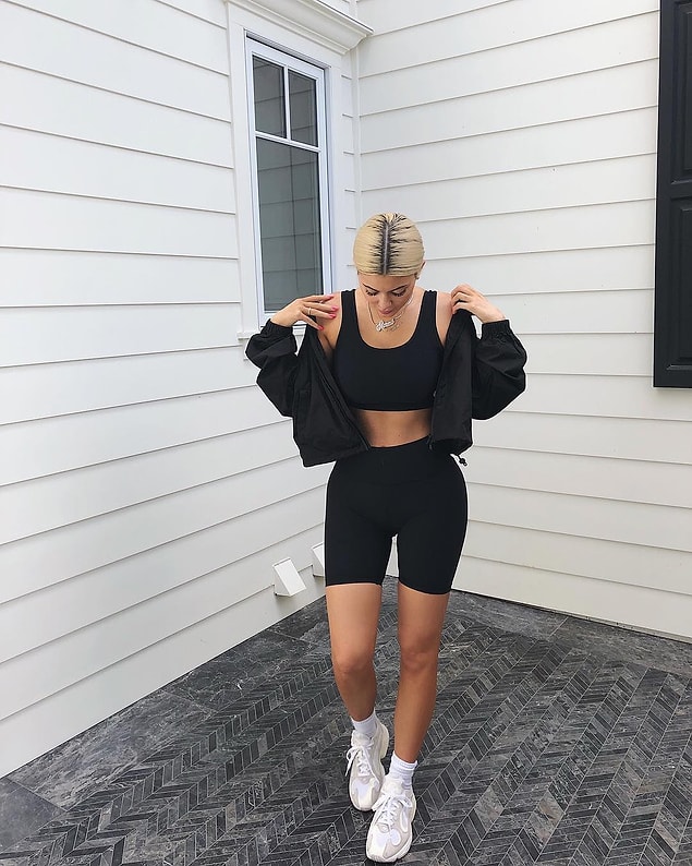 Kylie'nin üzerinde gördüğümüz herhangi bir parçanın trend olmama ihtimali yok!
