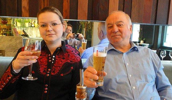 29. Eski Rus casus Sergey Skripal ve kızı Yuliya'nın Salisbury'de sinir gazıyla zehirlenmesine ilişkin olarak 23 Rus diplomatının İngiltere'den sınır dışı edileceği kararı açıklandı.