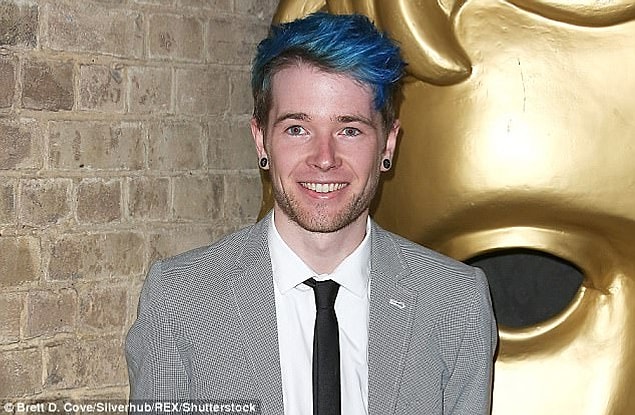 Northamptonshire'da yaşayan Dan, YouTube kanalı DanTDM'i kurmadan önce Tesco'da çalışıyordu.