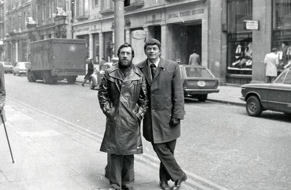 2. А куда хотели написать телезрители с Канатчиковой дачи, если главный редактор «не отзовется»?