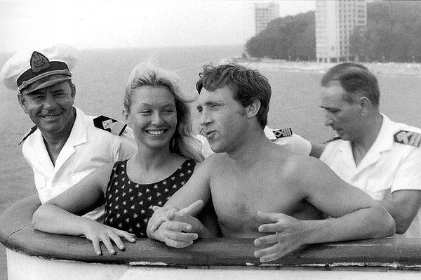 3. А что выпрашивала Зина, когда «Я, Вань, такую же хочу»?