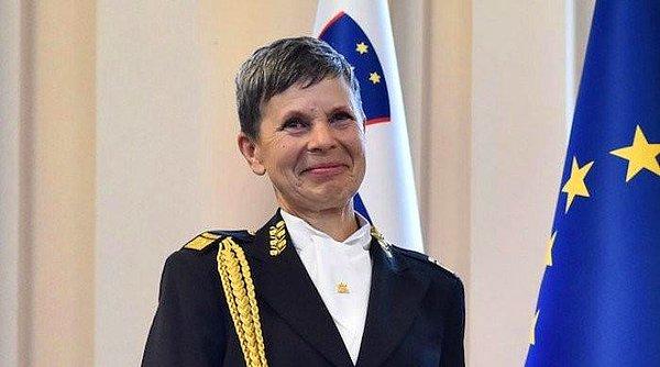 89. Slovenya'da Genelkurmay Başkanlığı görevine Tümgeneral Alenca Ermenc'i getirildi. Ermenc, bir NATO ülkesinde bu göreve getirilen ilk kadın oldu.