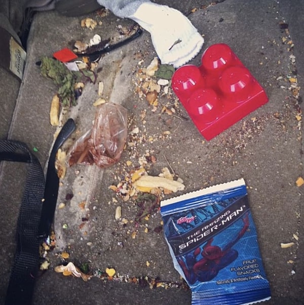 3. Носок, упаковка от жвачки, лего и обертка от шоколадки (надеюсь)