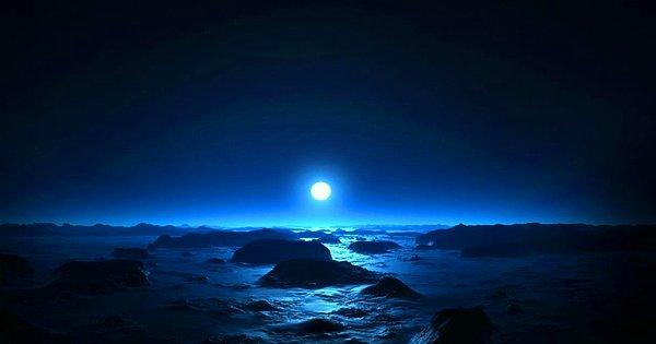 14. Mars'ta, gün batımı mavi renktedir.