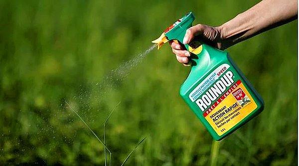 63. ABD'de bir çiftçi Roundup ve Ranger Pro adlı yabani ot ilaçlarının içindeki glifosat maddesi nedeniyle kanser olduğu iddiasıyla açtığı davayı kazandı.