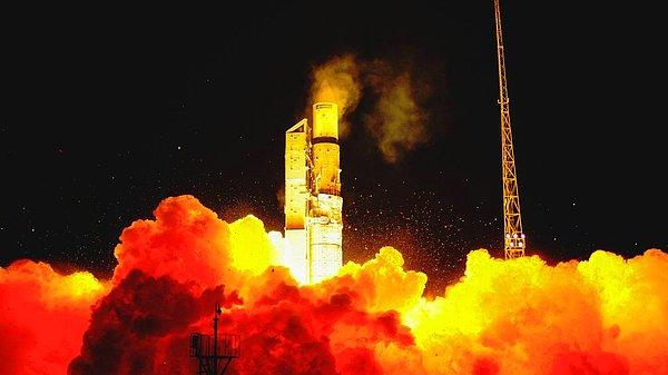 Çin'in 'Dong Neg 3' uydularına karşı kullanılabilecek menzile sahip balistik füzesini test etmesi, Rusya'nın da 'Kosmos 2521' adlı 'katil uydu' olarak bilinen uydusunu test ettiğini açıklaması ABD'de kaygı ile karşılanmıştı.