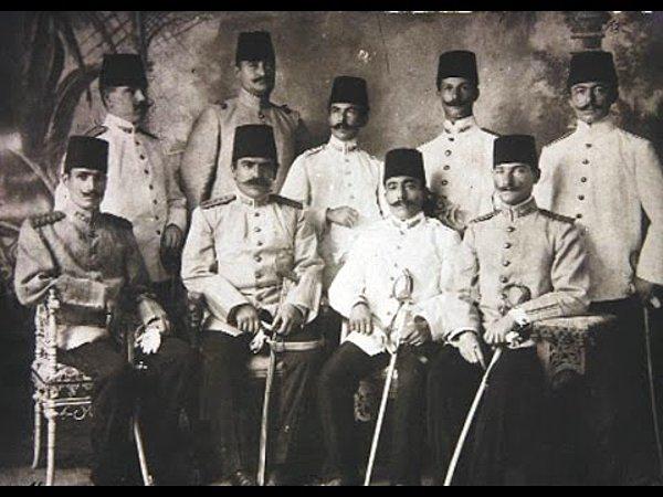 10. Atatürk'e Kemal adını kim verdi?