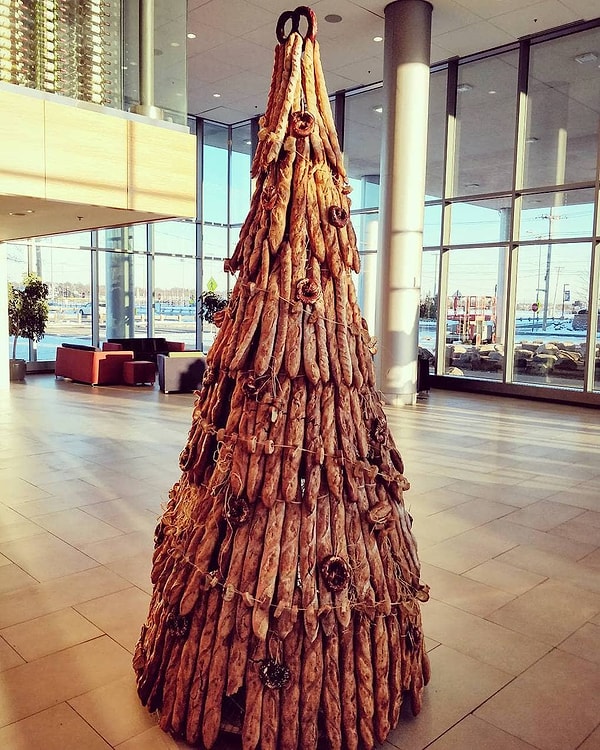 20. Чтобы год не был голодным - ёлка из хлеба