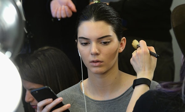 Каждый день вы зависаете в телефоне по... 2 часа!