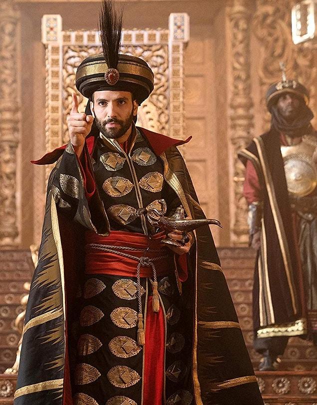 Among the first pictures, the most striking one is Marwan Kenzari who will be playing the villain Jafar.