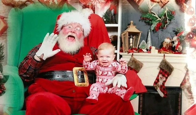 "Oğlumuz Noel Baba'yla ilk kez tanışıyor."