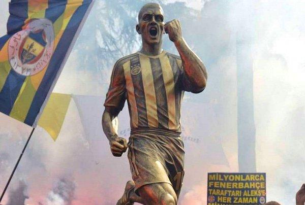 11. Heykeli diktirilen Fenerbahçe taraftarının sevgilisi olan futbolcu kimdir?