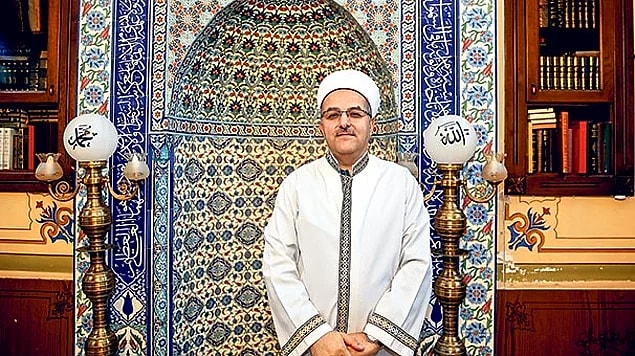 Çok güzel, çok! Selimi Hatun Camii imamı Osman Gökrem, yıkanabilmeleri için abdesthaneyi evsizlere açtı.