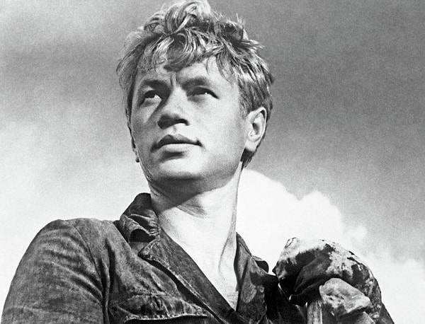 8. Знаком этот актер?