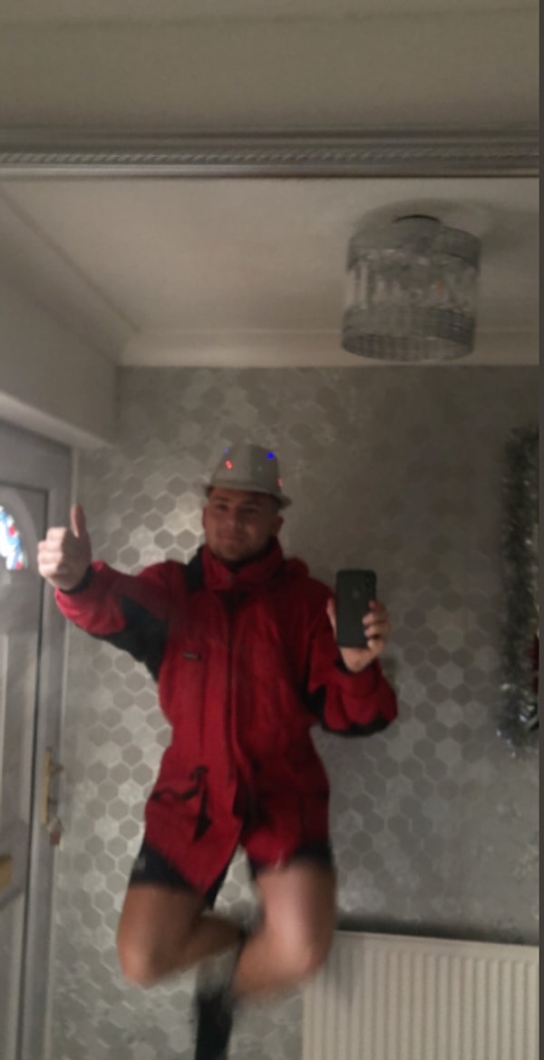 Гарри Бартлетт решил использовать все возможности социальных сетей, чтобы продать домашнее зеркало.