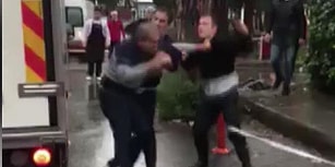 Hastanede Yanlış Park Ettiği İçin Bir Vatandaşı Tekme Tokat Döven Güvenlik Görevlileri!