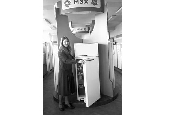 2. А эту модель советского холодильника знаете?