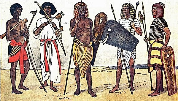 1. Из чего были наконечники копий, топорики и кинжалы у древних египтян?