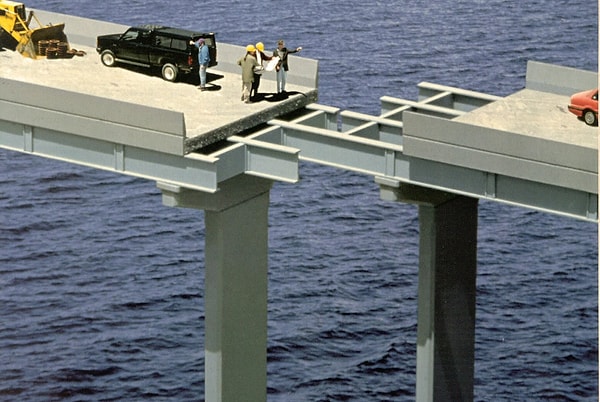 8. За секунду до убийства строителей