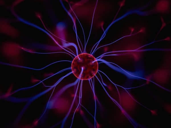 10. В составе протонов и нейтронов имеются еще более мелкие частицы.