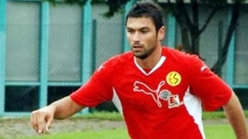 Manisaspor, Eskişehirspor ve Fenerbahçe'de de forma giyen Burak 2010 yılında Trabzonspor'a transfer oldu.