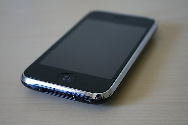 3. iPhone 3GS - продано 35 миллионов