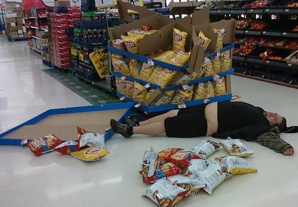 20. Когда не нашел свои любимые чипсы и не смог с этим смириться