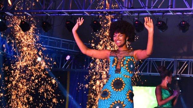 Canlı olarak yayınlanan yarışmada birçok yarışmacı Afrika'nın en güzeli olmak için yarıştı.