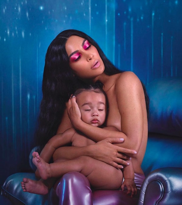 Первые две беременности дались Ким очень тяжело. Во время вынашивания Норт, врачи обнаружили у теледивы приращение плаценты.