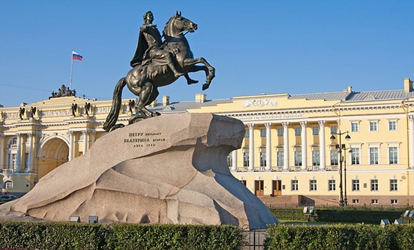 9. Из какого произведения эта цитата: "А что, как разлетится этот туман и уйдет кверху, не уйдет ли с ним вместе и весь этот гнилой, склизлый город, подымется с туманом и исчезнет как дым, и останется прежнее финское болото, а посреди его, пожалуй, для красы, бронзовый всадник на жарко дышащем, загнанном коне?"?