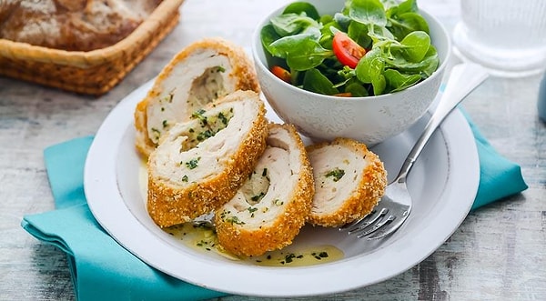 5. Как называлась котлета, которая стала прообразом французской «де-воляй»?