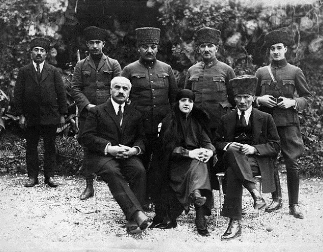 İzmir'deki işlerin tamamlanmasının ardından Ankara'ya dönülmesine karar verilir. Hazırlıklar başlamıştır.