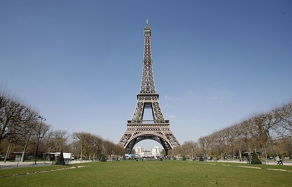 3. Эйфелевой башне, конечно, далеко до звания самого высокого сооружения в мире, но она, пожалуй, является наиболее узнаваемой достопримечательностью на Земле. А знаете ли вы как сам назвал свое творение Густав Эйфель?