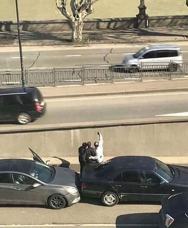 6. Gel abi kamera almıyor diyerek, gereksiz yakınlaşmak.