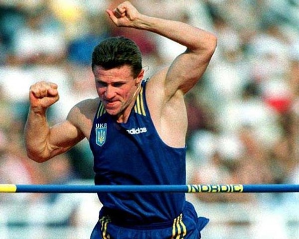 13. Какой советский спортсмен стал первым в мире человеком, прыгнувшим выше 6 метров?