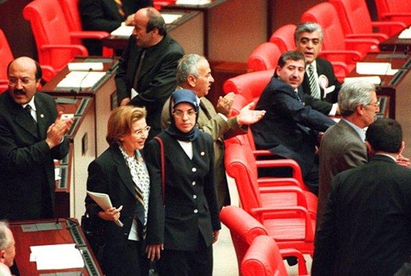 3 Mayıs 1999 günü Türkiye Büyük Millet Meclisi'nde gerçekleştirilen törende yasak olmasına rağmen başörtüsü ile yemin edeceğini söyledi. Başbakan Bülent Ecevit'in "Lütfen bu hanıma haddini bildiriniz" sözlerinin ardından Meclis karıştı.