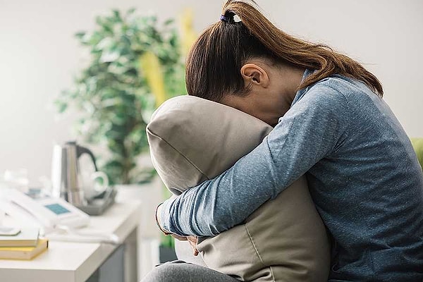 11. «Позвольте рассказать вам, как выглядят соцсети, когда вы, наконец, возвращаетесь домой из больницы с пустыми, как никогда, руками, и, проведя несколько дней в постели с мужем и плача, берете в руки телефон на несколько минут, чтобы отвлечься перед там, как вас снова накроет».