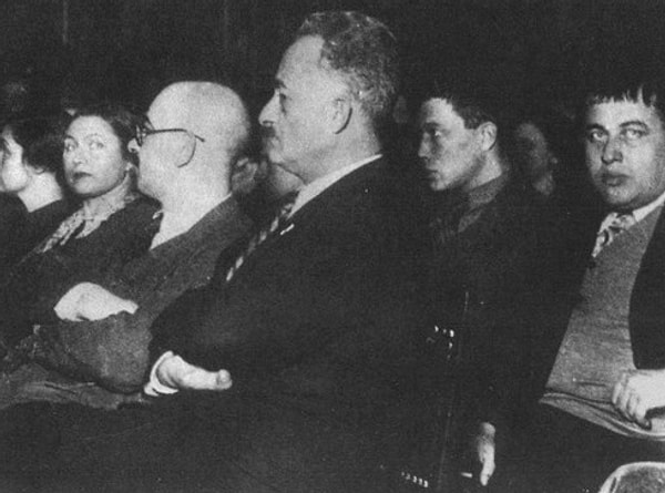 2. Какой писатель удостоился в 1958 году Нобелевской премии, но был вынужден от неё отказаться в связи с оказанным на него давлением правительства?