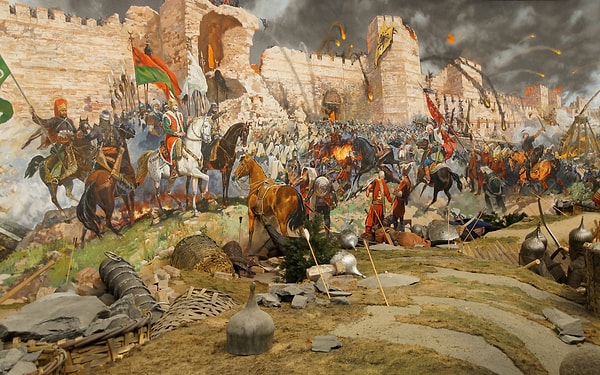 14. Какое средневековое оружие представляло собой лук, оснащённый механизмами взведения и спуска тетивы?