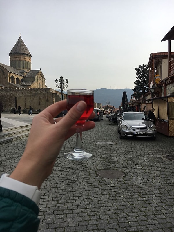 9. Если вы выпиваете, то только после того, как будет произнесен тост.